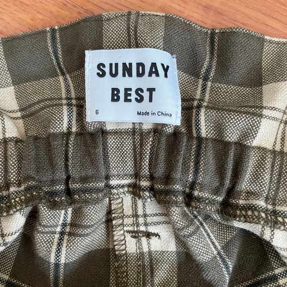 Aritzia Sunday Best Shorts - Picture 2 of 3